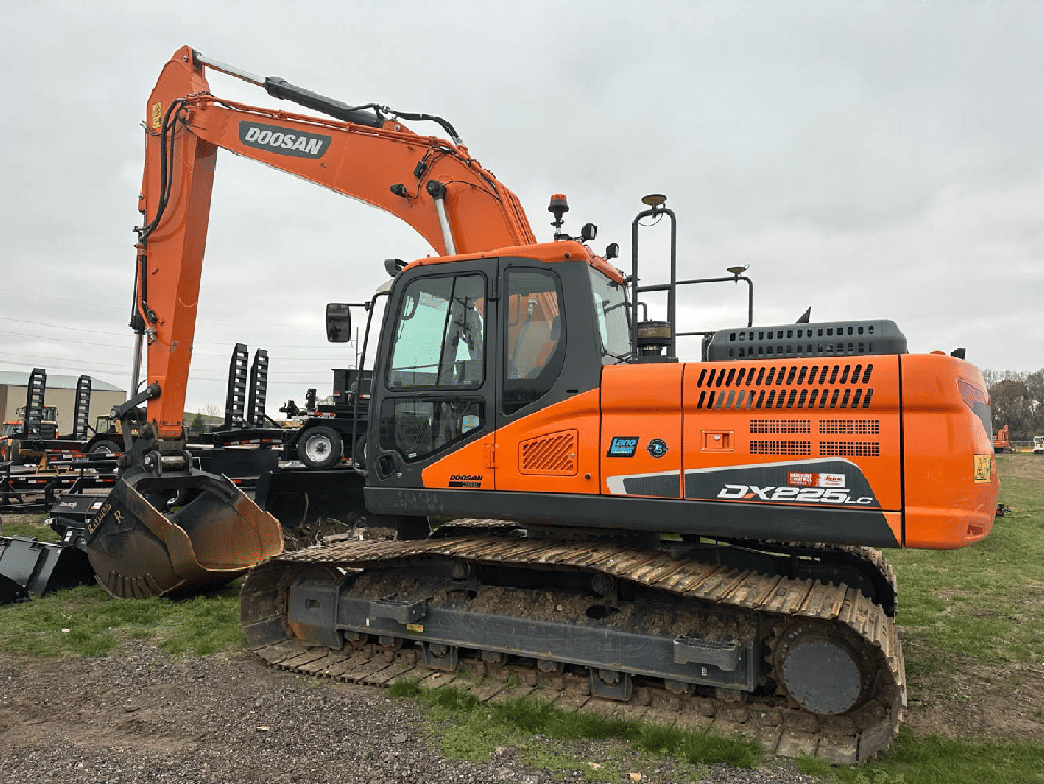 2021 Develon DX225LC-5 Equipment Image0