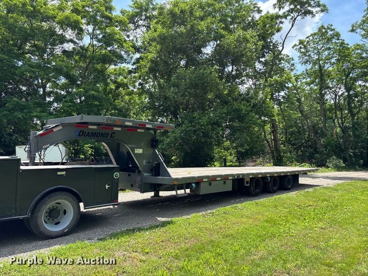 2021 Diamond C Roadclipper Equipment Image0