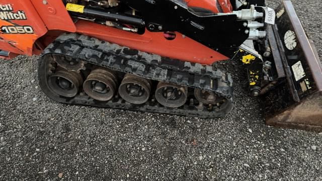 Image of Ditch Witch SK1050 equipment image 4