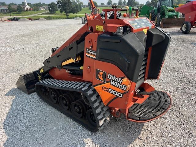 Image of Ditch Witch SK800 equipment image 4