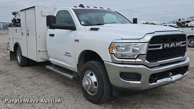Image of Dodge Ram 3500 equipment image 2