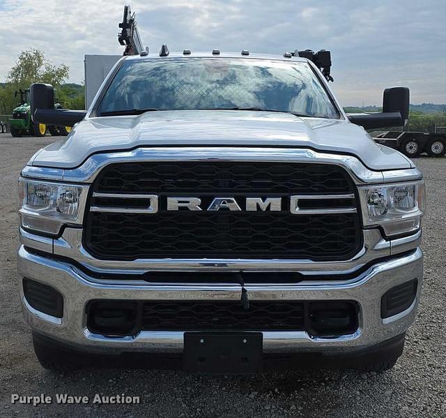 Image of Dodge Ram 3500 equipment image 1