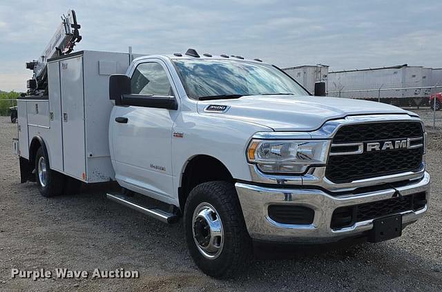 Image of Dodge Ram 3500 equipment image 2
