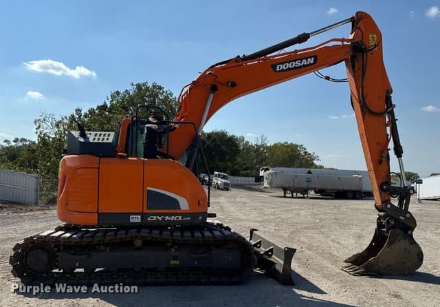 Image of Doosan DX140LCR-5 equipment image 3