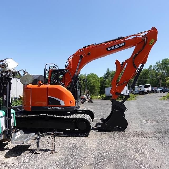 Image of  Doosan DX140LCR equipment image 4