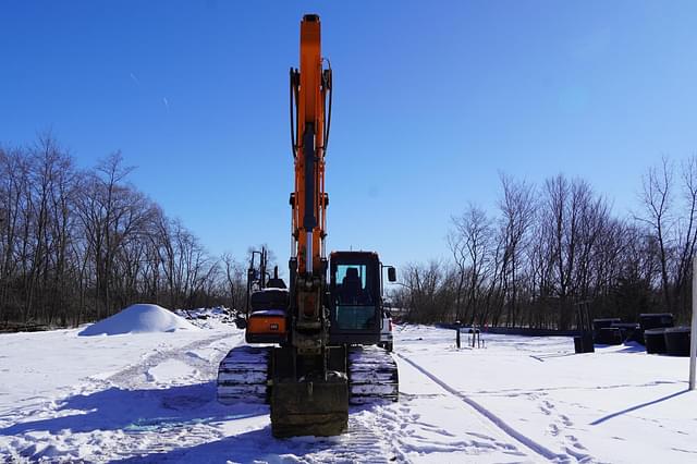 Image of  Doosan DX225LC-5 equipment image 2