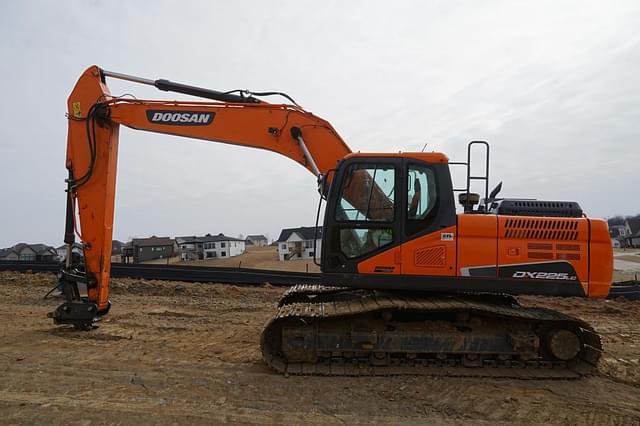 Image of  Doosan DX225LC-5 equipment image 2