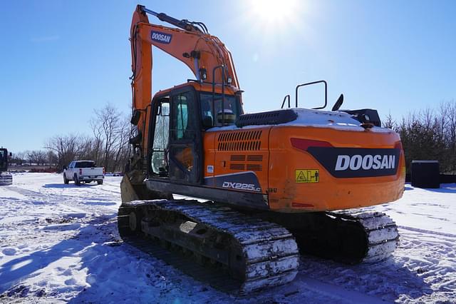 Image of  Doosan DX225LC-5 equipment image 3