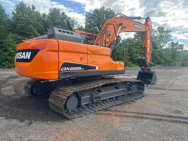 Image of Doosan DX225LC-5 equipment image 4
