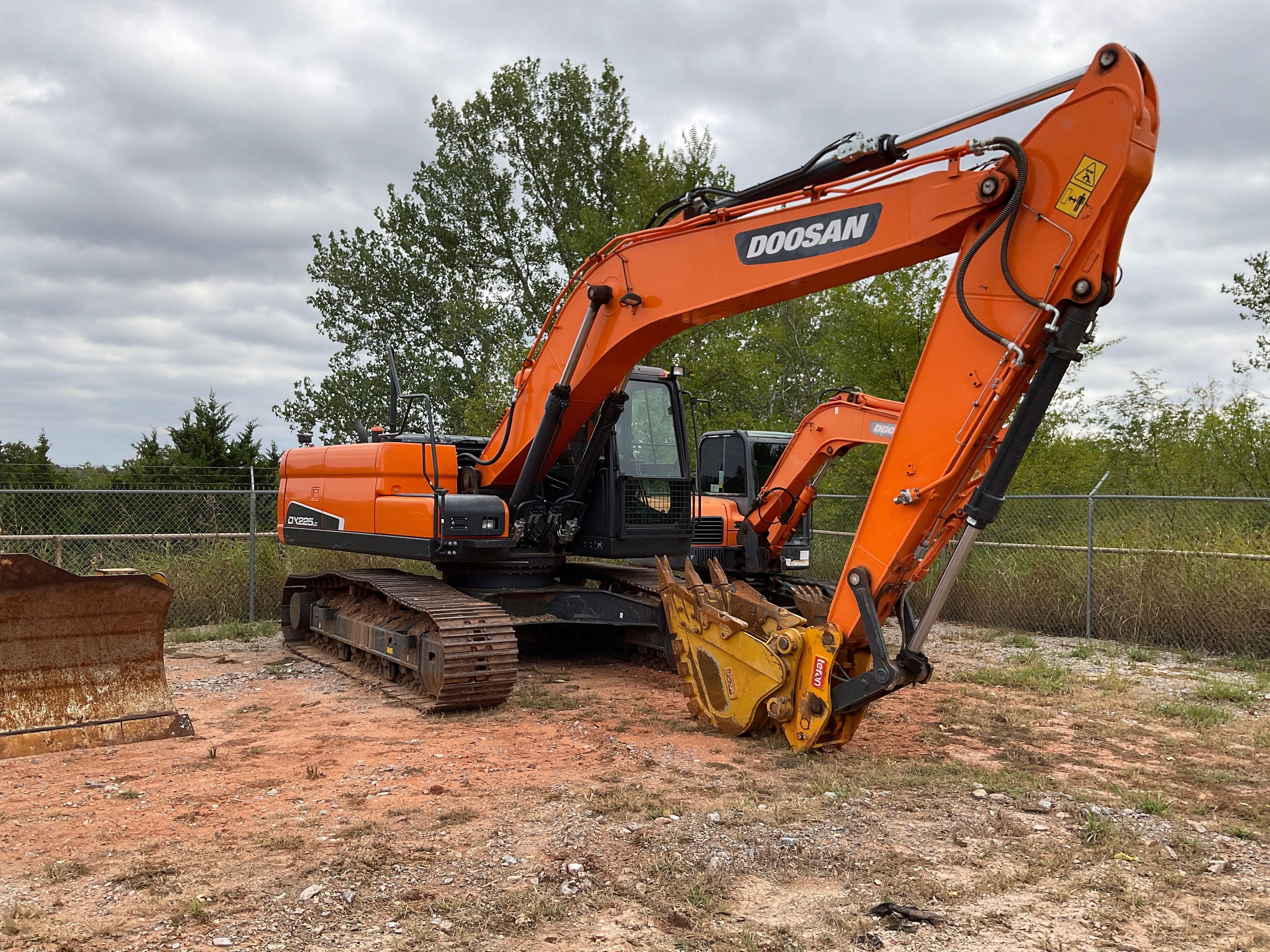 2021 Doosan DX225LC Construction Excavators For Sale | Tractor Zoom