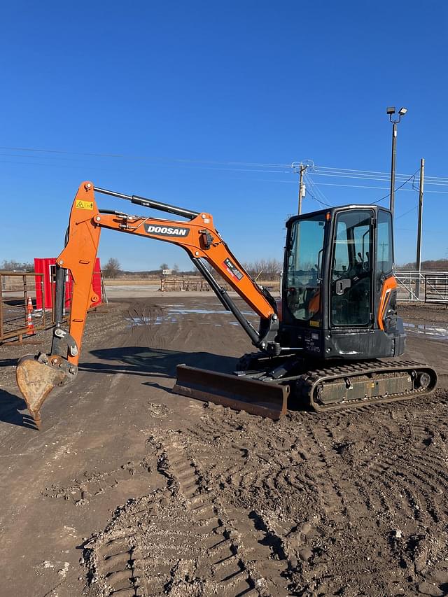 Image of  Doosan DX35 equipment image 1