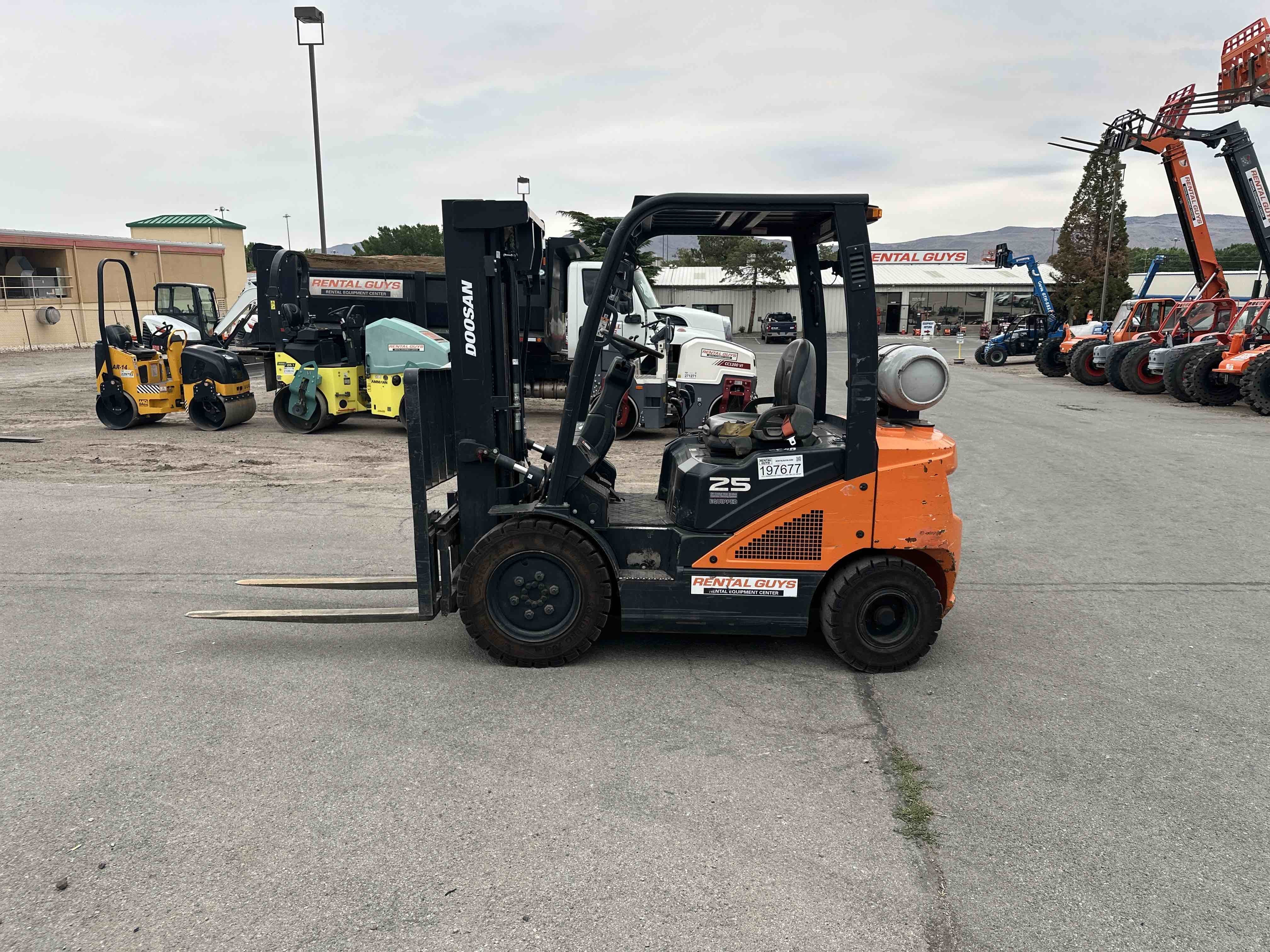 2021  Doosan G25N-7DF Equipment Image0