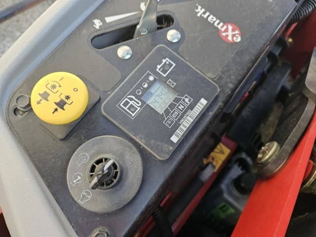 Image of Exmark Lazer Z equipment image 4