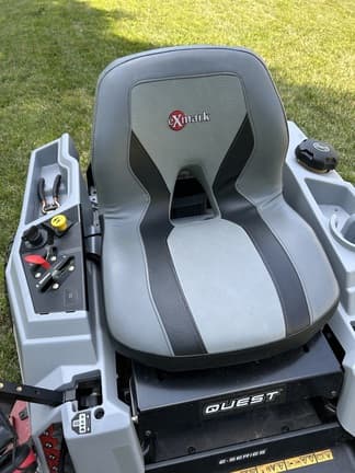 Image of Exmark QZE725GKC equipment image 4