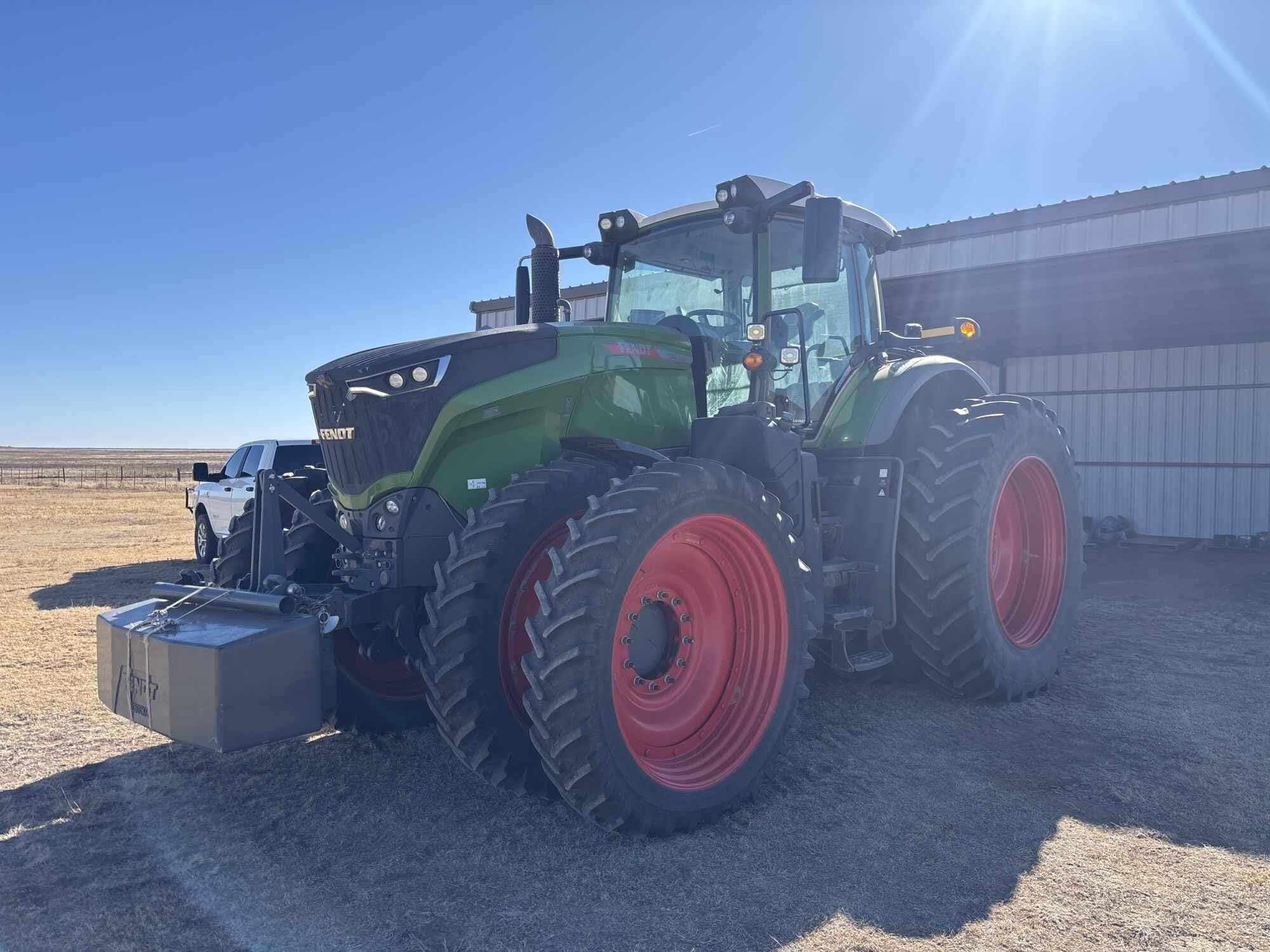 2021 Fendt 1042 Vario Equipment Image0