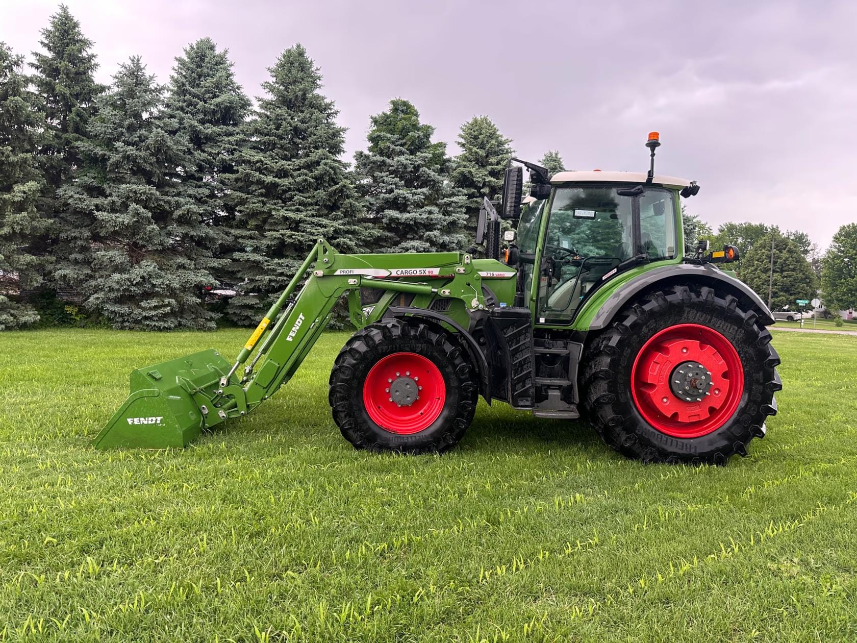 100 to 174 HP Tractors image