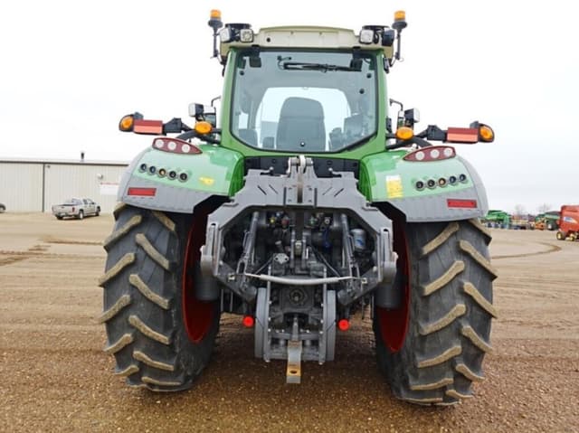 Image of Fendt 724 Vario equipment image 2