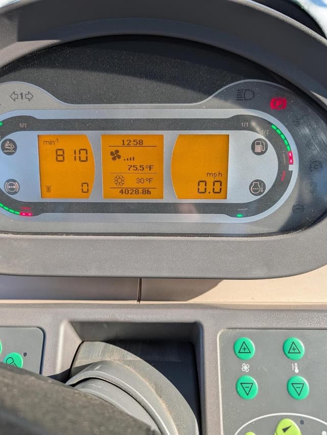 Image of Fendt 824 Vario equipment image 3