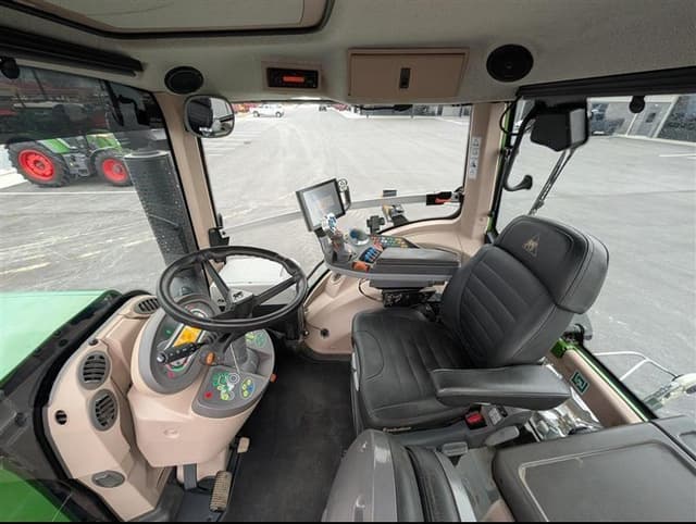 Image of Fendt 824 Vario equipment image 4