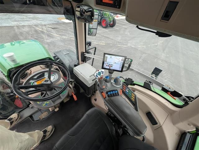Image of Fendt 824 Vario equipment image 3