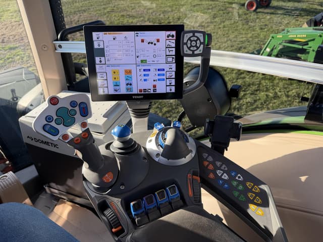 Image of Fendt 933 Vario equipment image 3