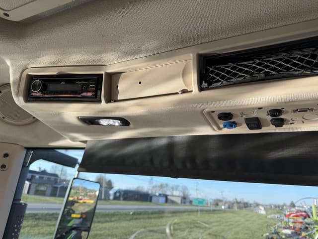 Image of Fendt 933 Vario equipment image 4