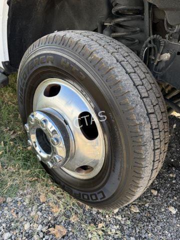 Image of Ford F-350 equipment image 3