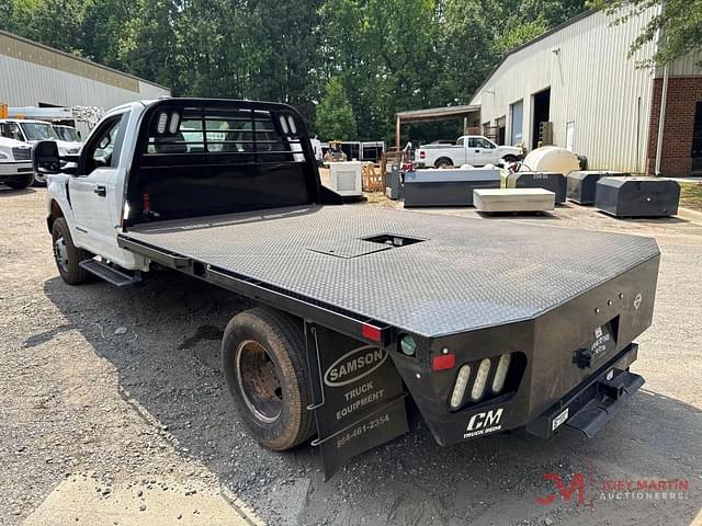 Image of Ford F-350 equipment image 2