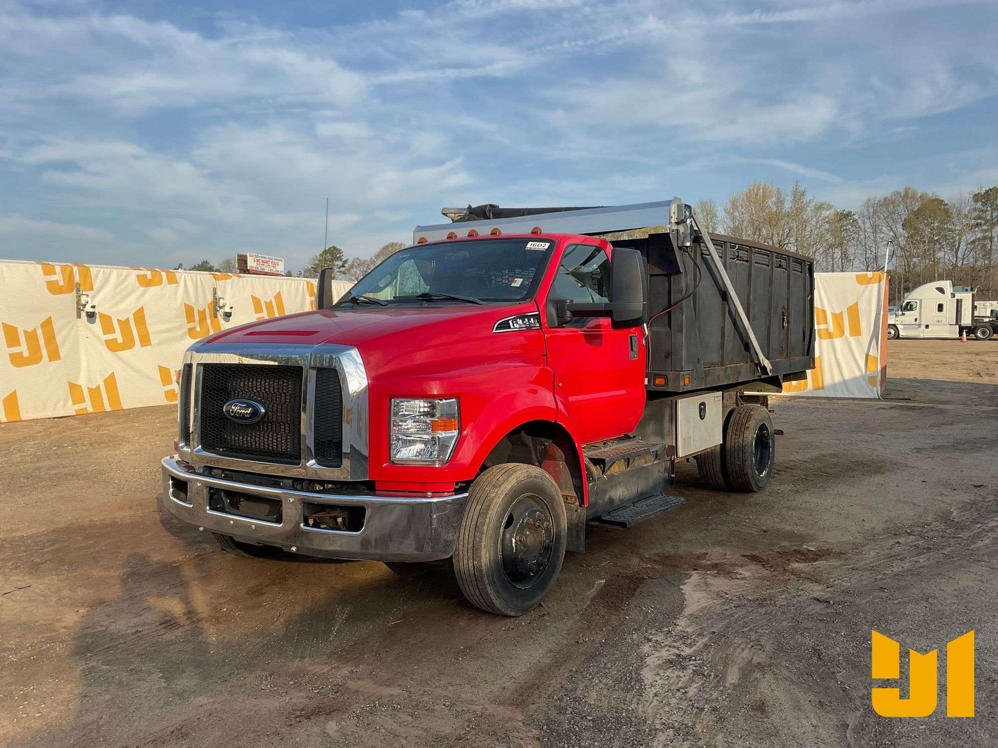 2021 Ford F-650 Equipment Image0