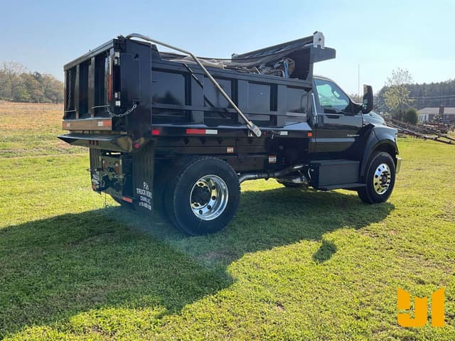 Image of Ford F-750 equipment image 4