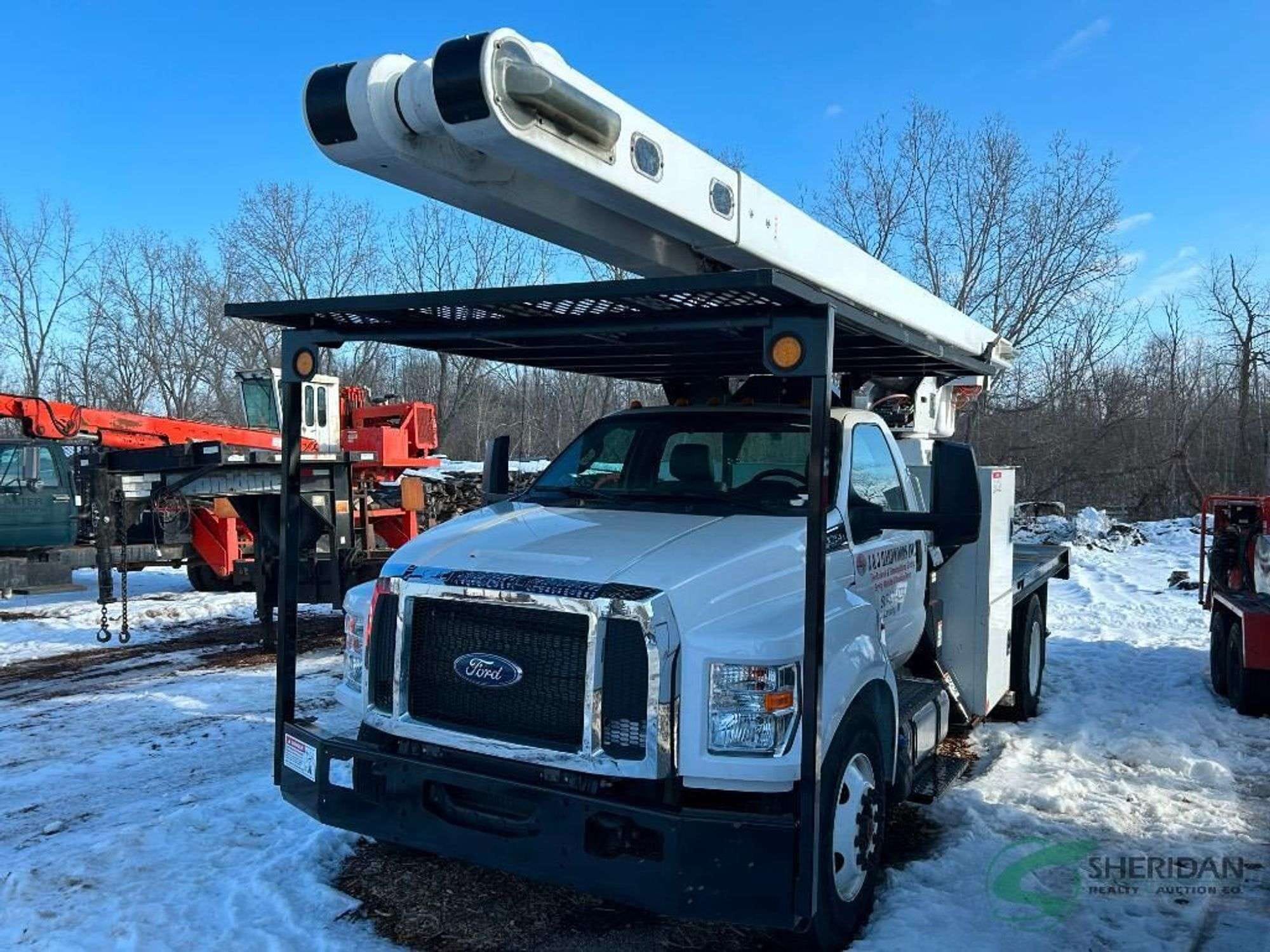 2021 Ford F-750 Equipment Image0