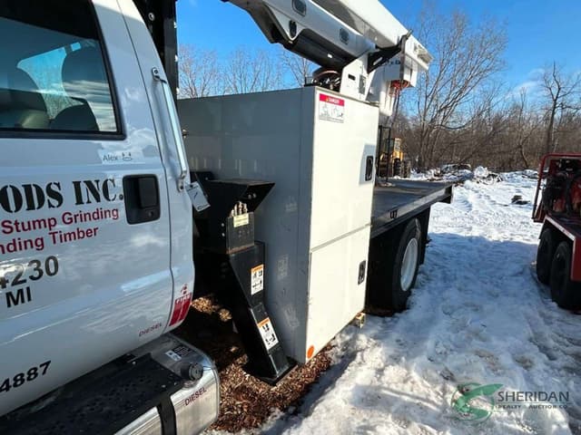 Image of Ford F-750 equipment image 4
