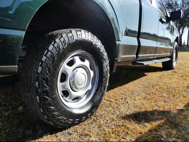 Image of Ford F-150 equipment image 4