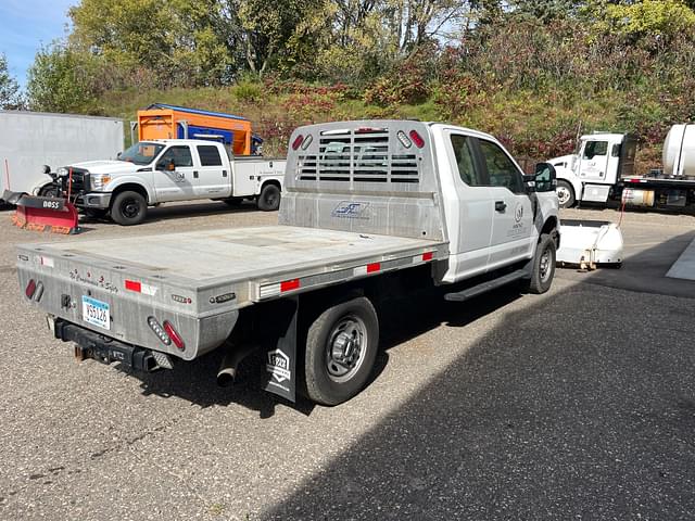 Image of Ford F-250 equipment image 3