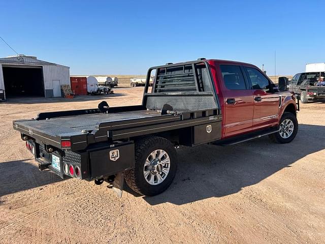 Image of Ford F-350 equipment image 4