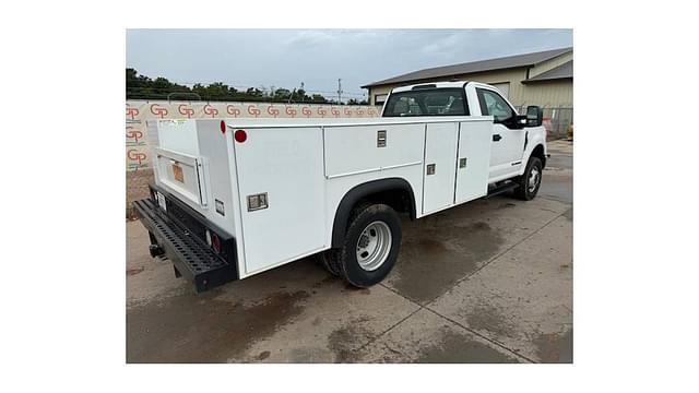 Image of Ford F-350 equipment image 3