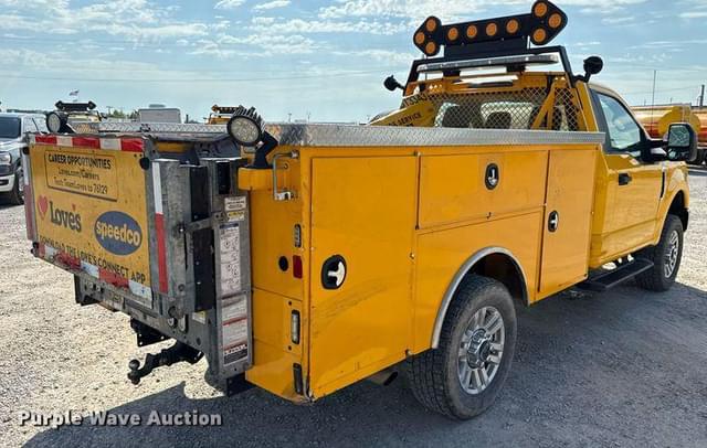 Image of Ford F-350 equipment image 4