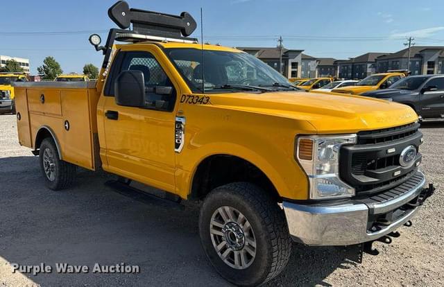 Image of Ford F-350 equipment image 2