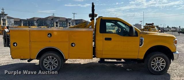 Image of Ford F-350 equipment image 3