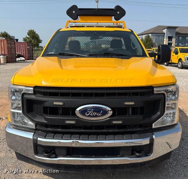 Image of Ford F-350 equipment image 1