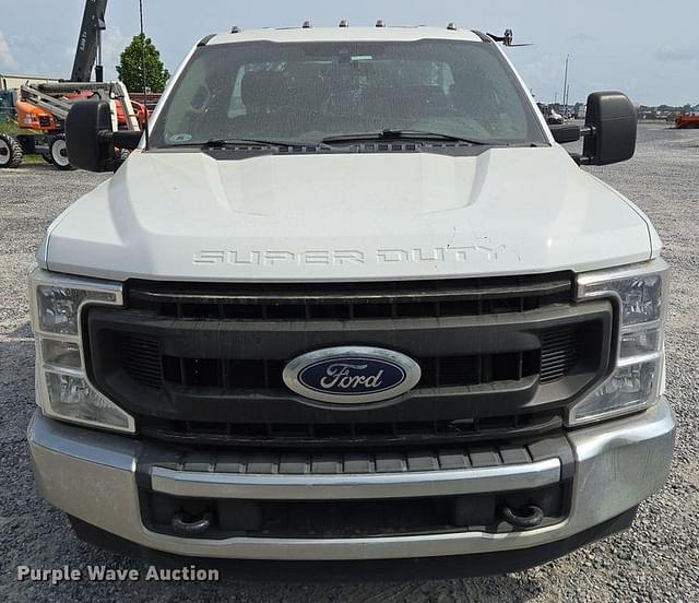 Image of Ford F-350 equipment image 1