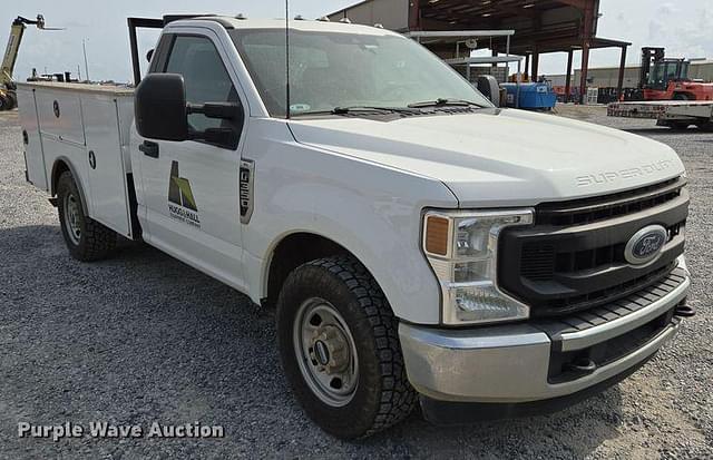 Image of Ford F-350 equipment image 2