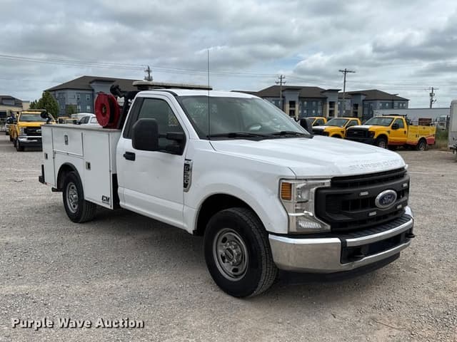 Image of Ford F-350 equipment image 2