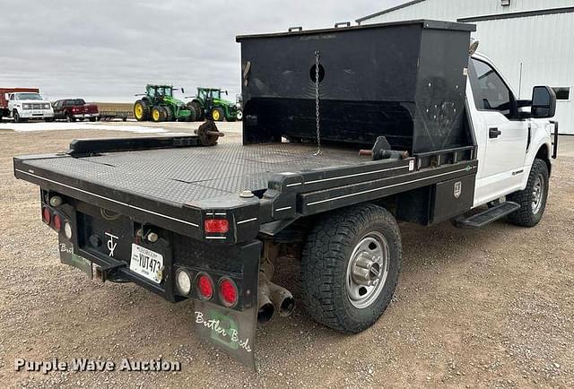 Image of Ford F-350 equipment image 4