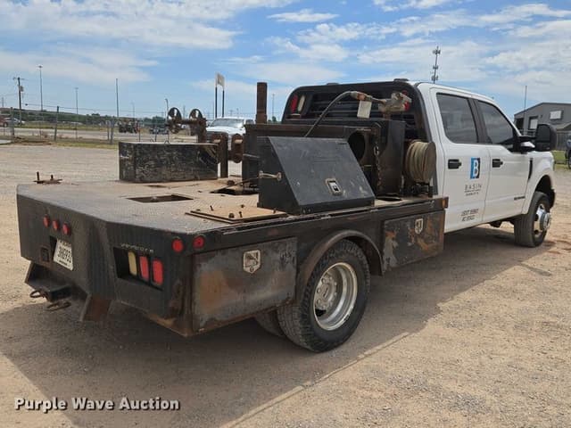 Image of Ford F-350 equipment image 4