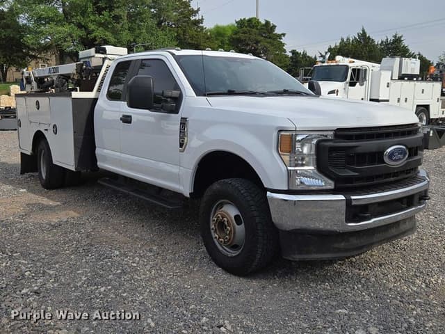 Image of Ford F-350 equipment image 2