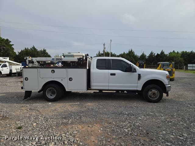 Image of Ford F-350 equipment image 3