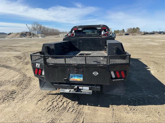 Image of Ford F-350 equipment image 4
