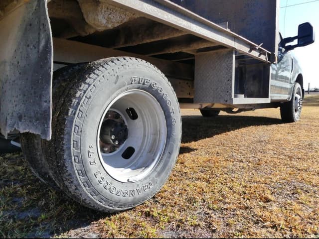 Image of Ford F-350 equipment image 4