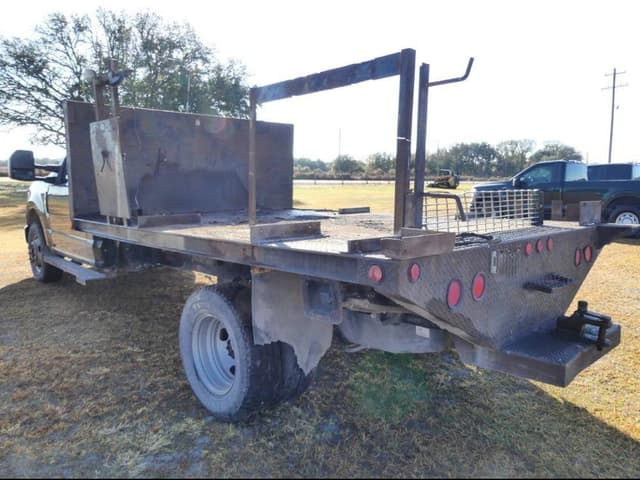 Image of Ford F-350 equipment image 2